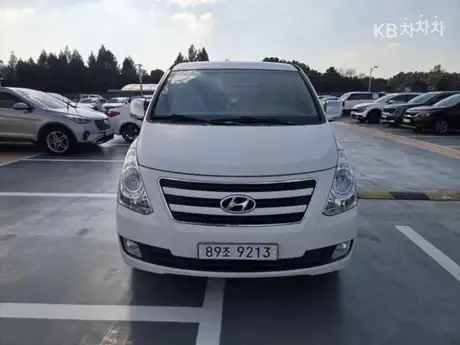 2016 Hyundai Grand Starex 3 seater Van Smart